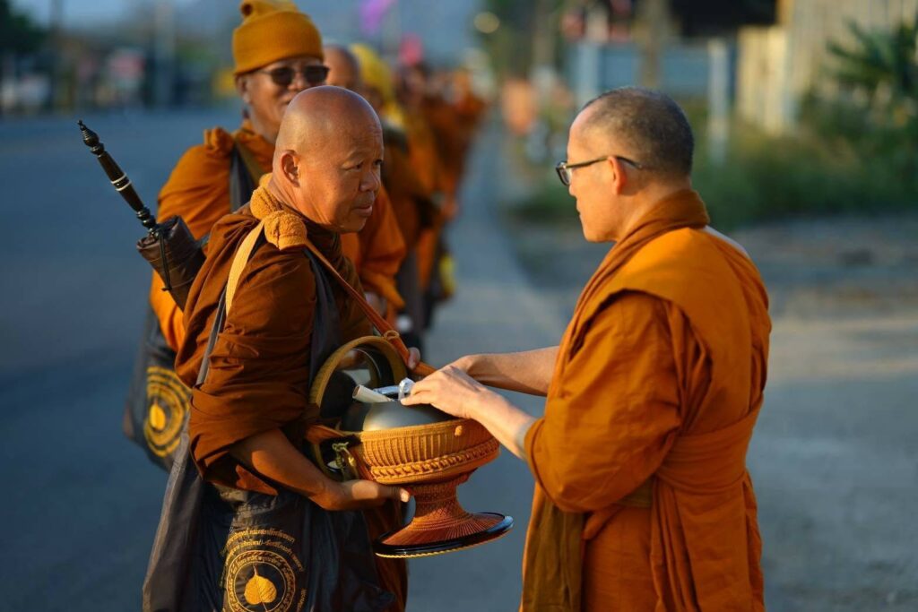 พระเมธีวชิรคุณ : พระนักการศึกษา ผู้สร้างคน และผู้จุดประกายสังคมพะเยา 637959993 3301559656679401 2043094508249698750 N 1024x683